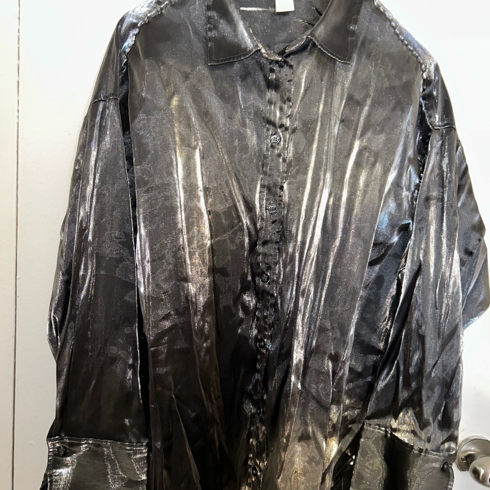 Metallic oversized blouse, you can wear it multiple ways!